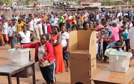voters-in-queue
