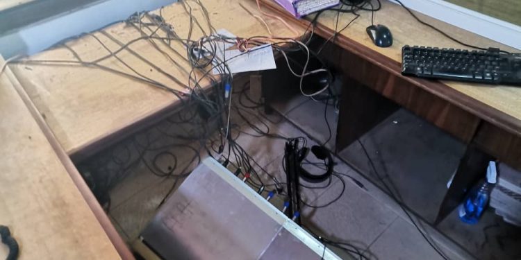 Tables and machines of Radio Ada scattered during the attack