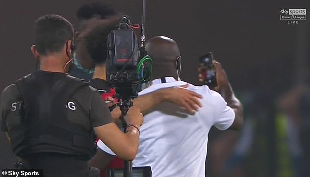 Mohammed Salah poses for a selfie a Nigeria coach
