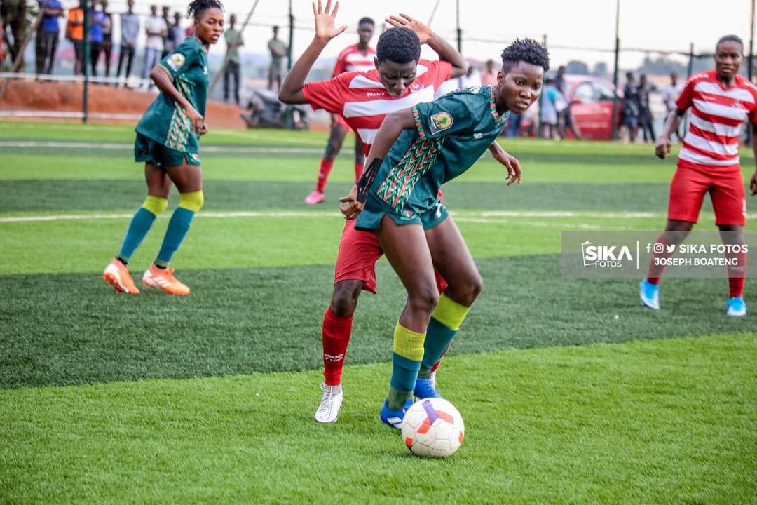 Doreen Copson of Hasaacas Ladies with the ball
