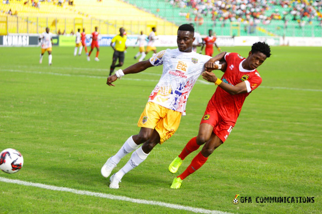 Kotoko and Hearts of Oak players chase the ball in the Super Clash during a league game on September 26