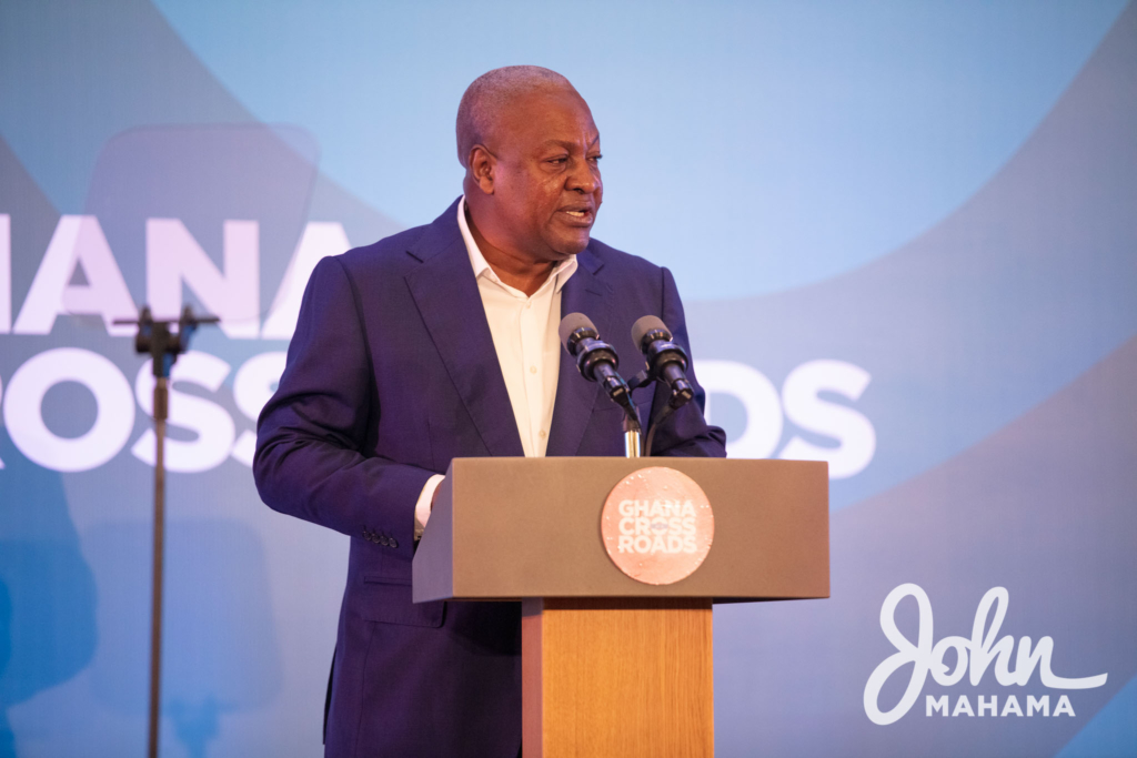 photos-from-john-mahamas-ghana-at-a-crossroads-event